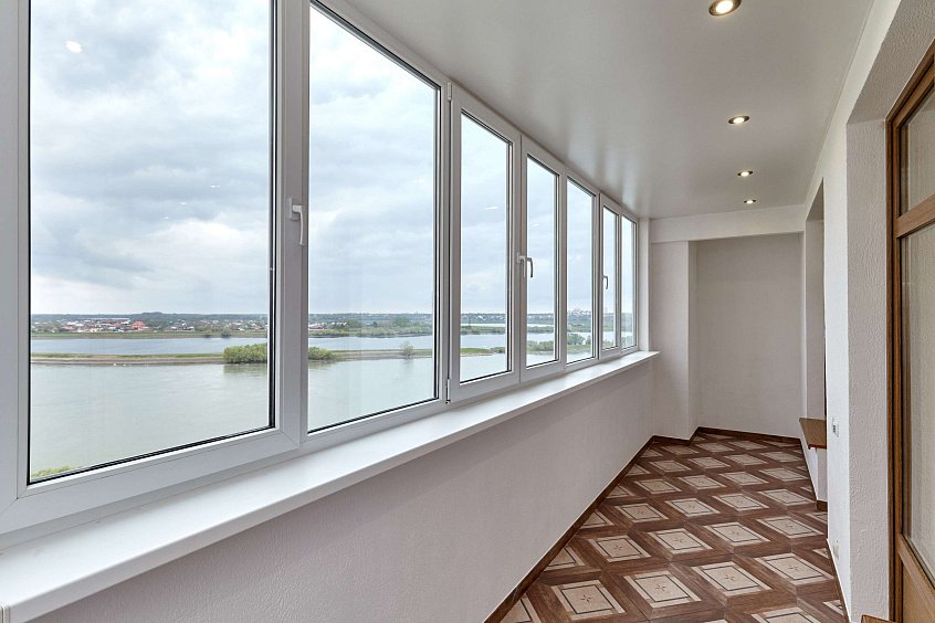 Остекление с распашным открыванием створок, г. Москва