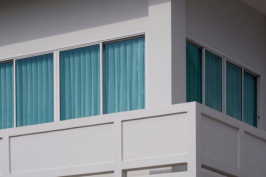 Холодное остекление с раздвижным открыванием створок