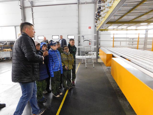 Воспитанники "Кадетской школы" в гостях на барнаульском заводе КОНСИБ 