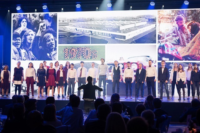 VEKA собрала друзей, деловых партнеров и, конечно же, сотрудников на празднование своего 50-летия. 50-летний юбилей VEKA AG, который не оставил равнодушным никого