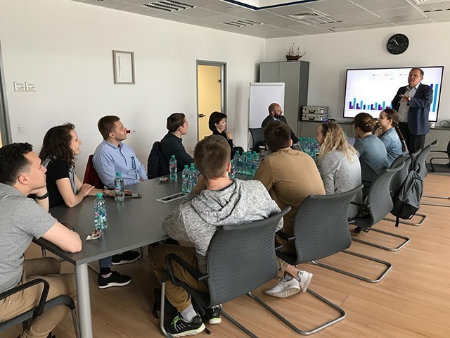 Специалисты VEKA представили коллегами ассортиментные возможности своих систем, ознакомили со специальными электронными приложениями, продемонстрировали инструментарий программного комплекса WinDoPlan Архитекторы Good Wood открывают для себя возможности оконных систем VEKA