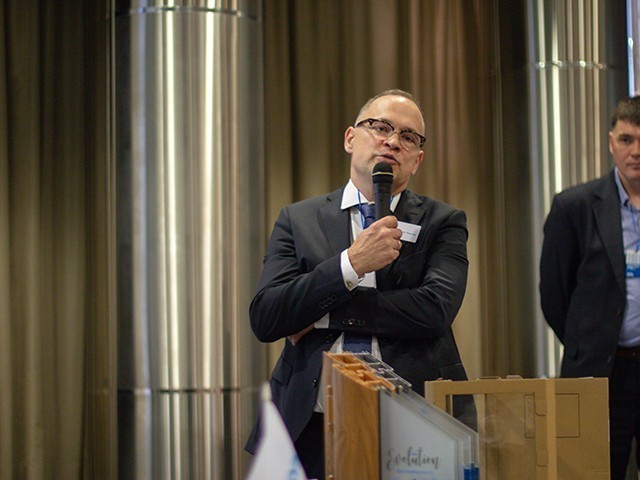 Руководитель технического отдела VEKA Андрей Окулов рассказал о возможностях профильных систем VEKA для объектов реставрации и реконструкции, обеспечивающих надежность и долговечнос Пластиковые окна в исторических зданиях: оксюморон или гармоничный дуэт?