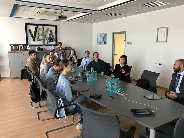 Кроме экскурсии, гостей ждала интересная дискуссия о возможностях современных оконных систем Архитекторы Good Wood открывают для себя возможности оконных систем VEKA