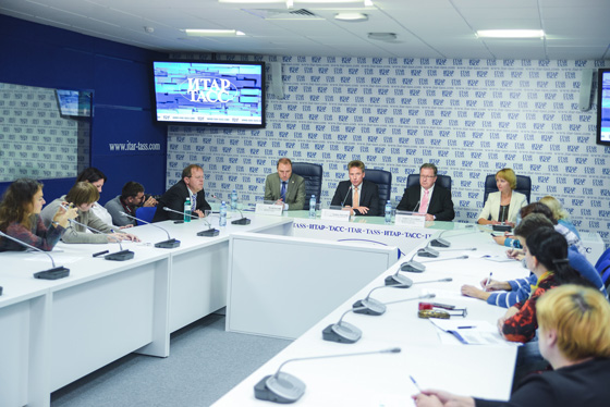 Новосибирский филиал компании VEKA Rus успешно реализовал проект по введению в эксплуатацию нового автоматического комплекса по многокомпонентному приготовлению сырья для производства оконных и дверных ПВХ-профилей. 