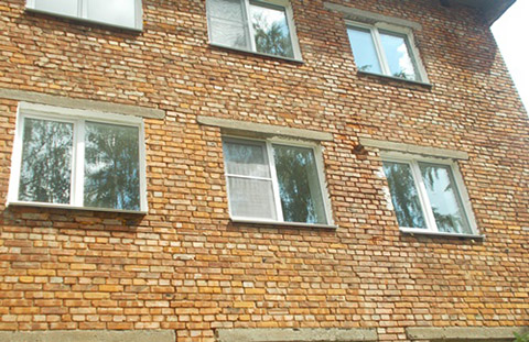 В рамках благотворительной акции "Доброе окошко" в Екимовичской школе-интернате были установлены новые окна