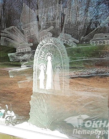 "Окна Петербурга" остеклили арт-выставку к дню Победы в музее Артиллерии